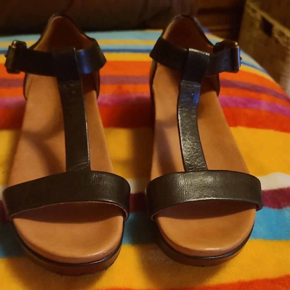 Gentle Souls Black Leather Open Toe T-Strap Sandals